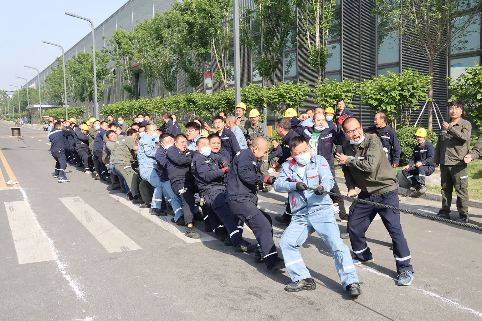 慶五一員工運(yùn)動會：拔河比賽