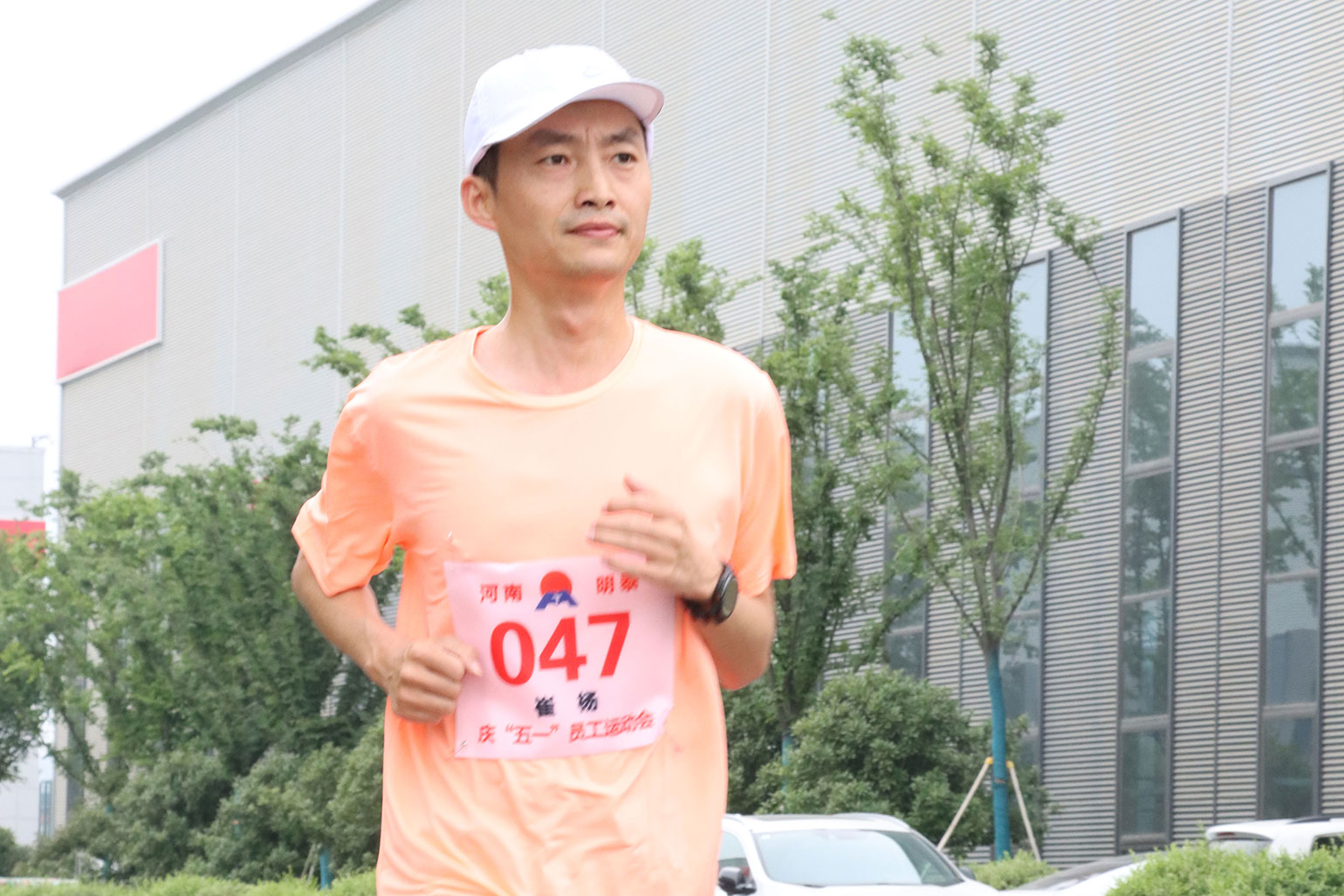 慶五一員工運(yùn)動會 ：跑步